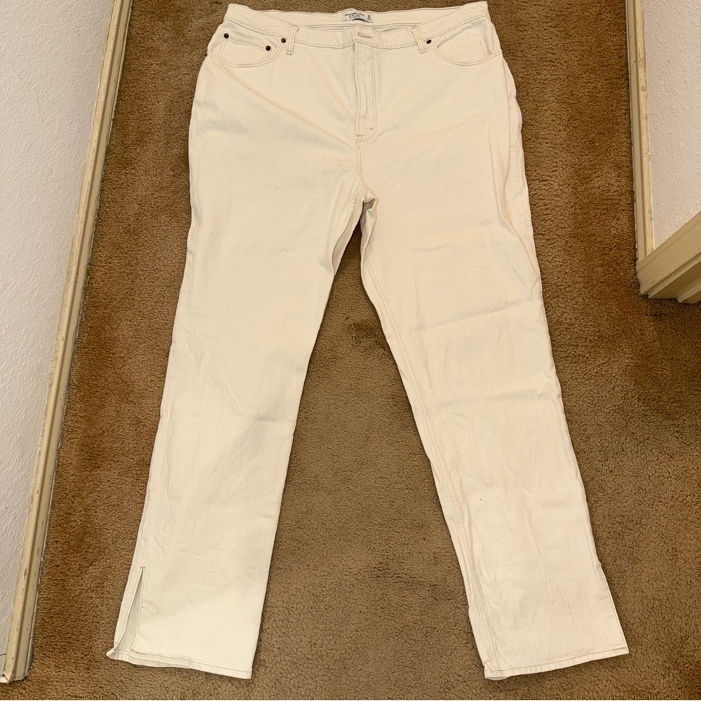 Abercrombie & Fitch 90s Straight Ultra‎ High Rise in Cream Jeans Curve love
